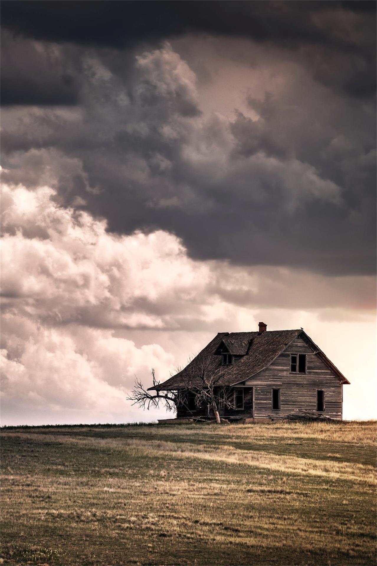 abandoned house farmhouse stormy clouds